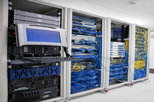 了解100M香港CN2线路的费用与性价比分析