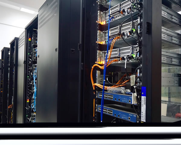 了解新加坡CN2和香港CN2的网络差异